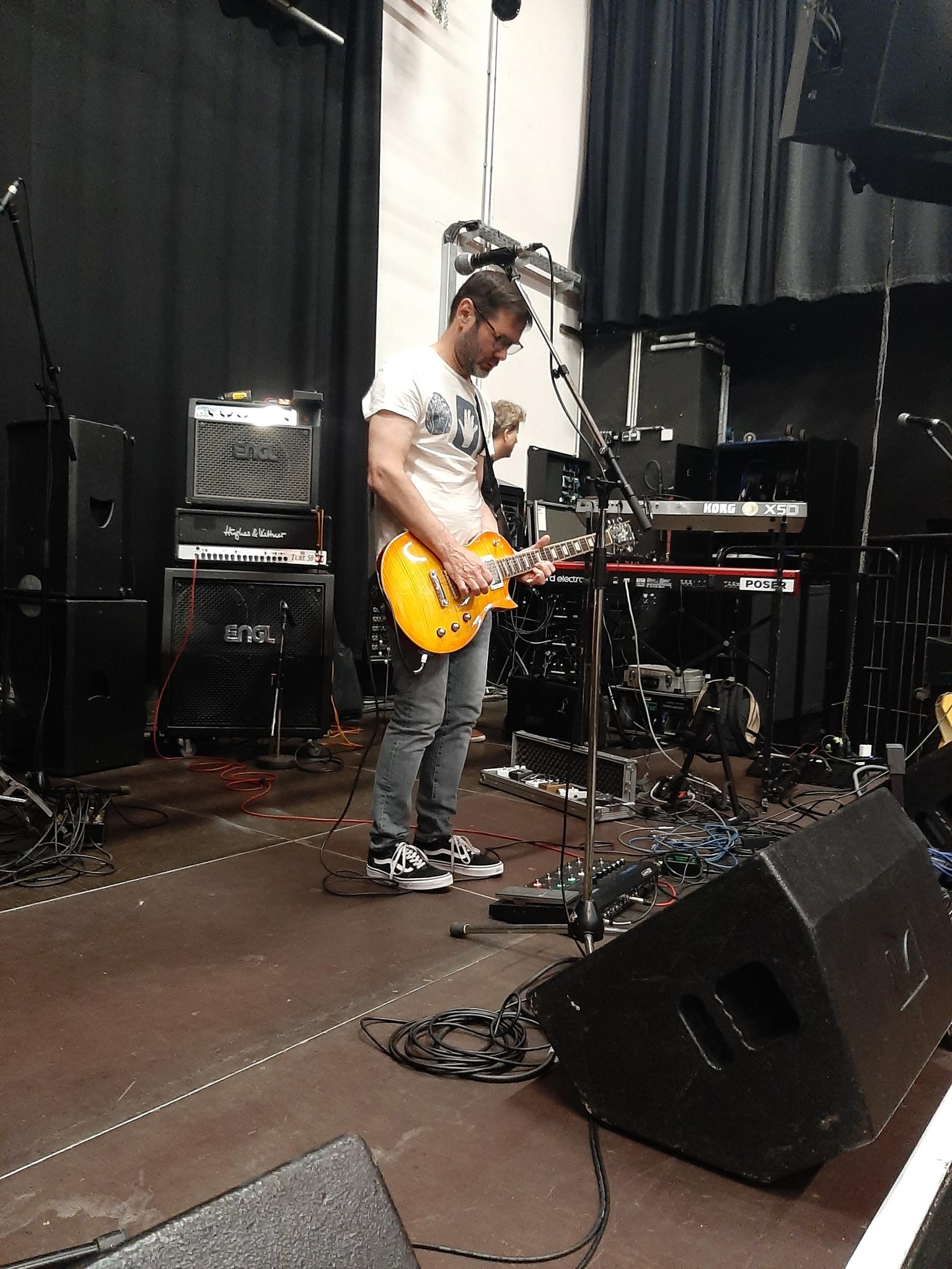 A.Noise live 12